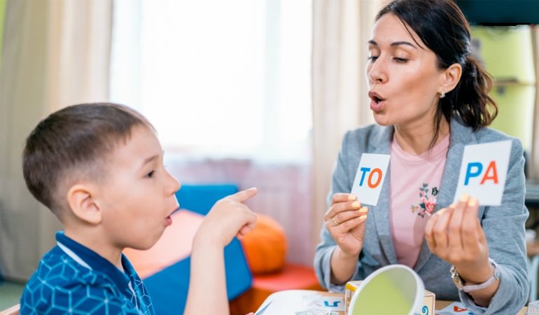 Dil ve Konuşma Terapisi: İletişim Becerilerini Desteklemek